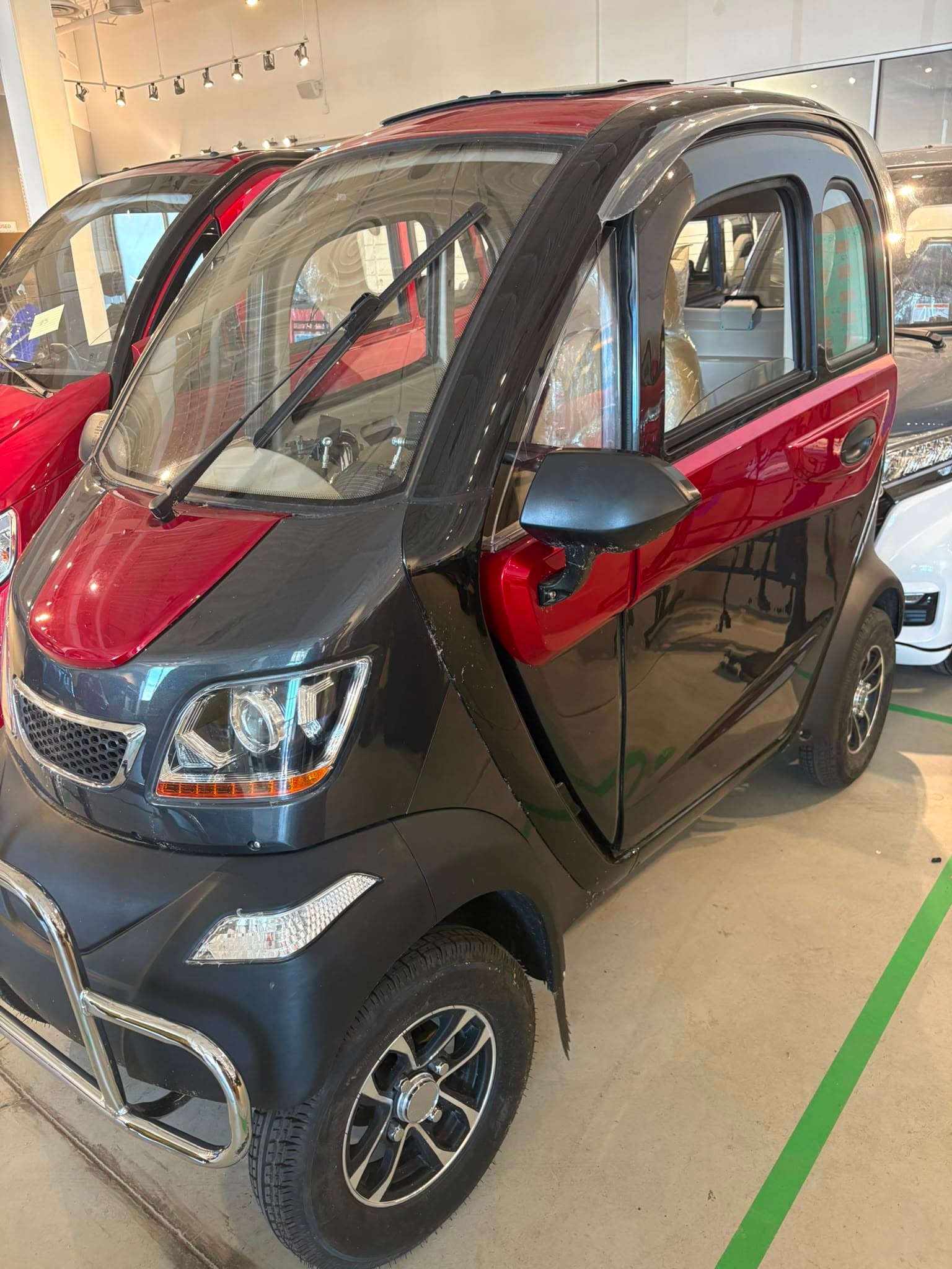 Red/Black Gio Golf Enclosed (Trade In) - Image 2