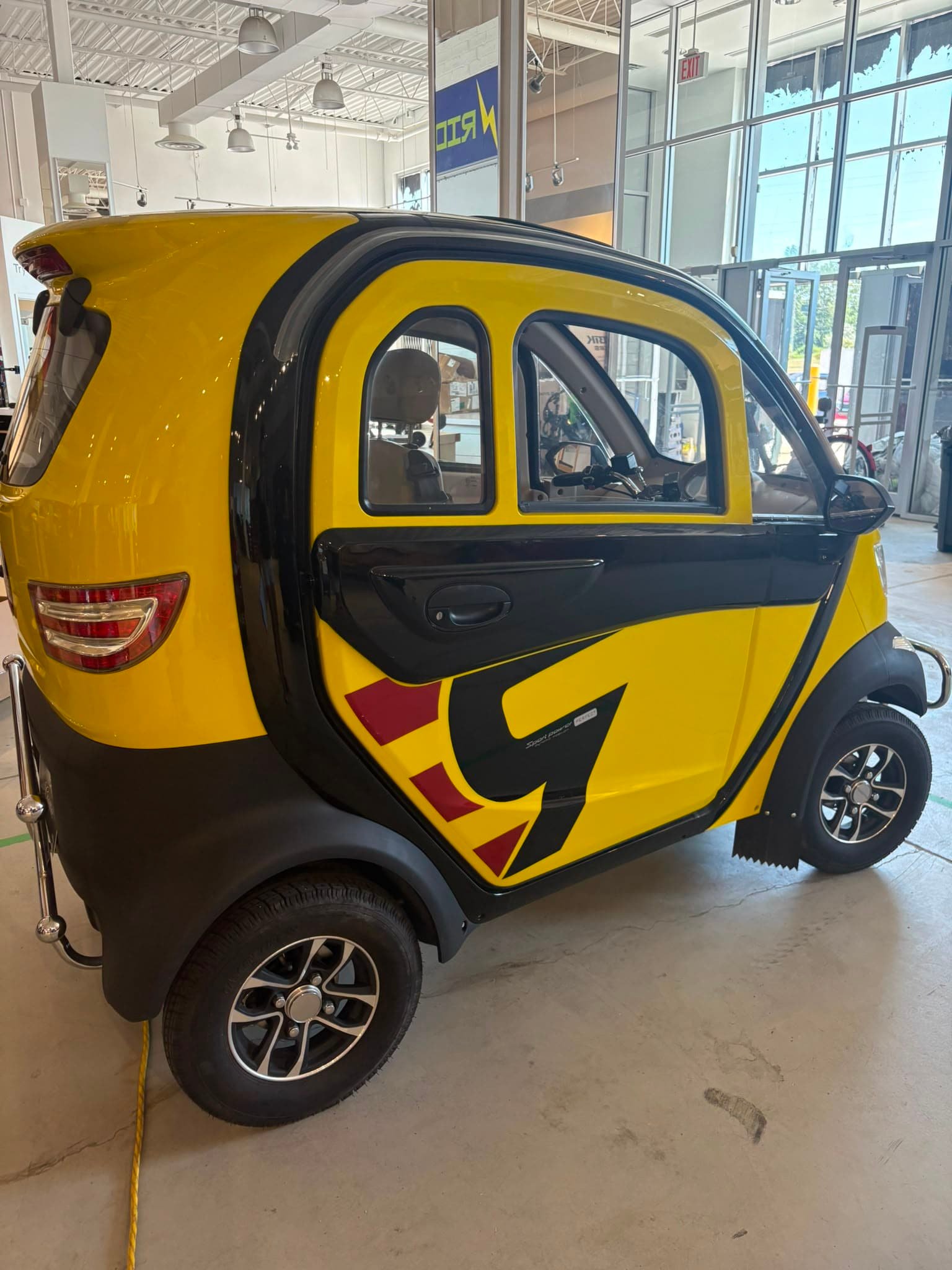 Yellow Gio Golf Enclosed (Trade In) - Image 2