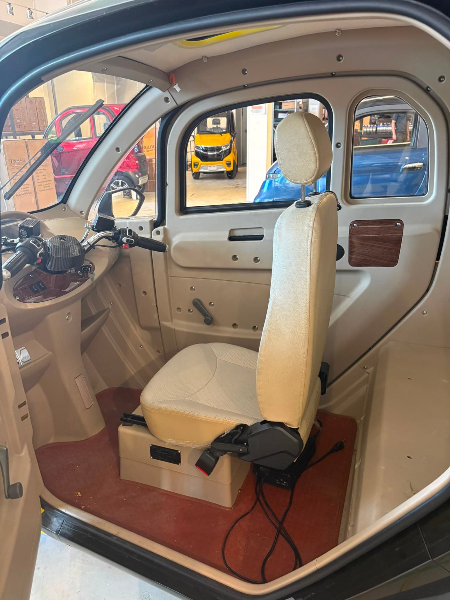 Yellow Gio Golf Enclosed (Trade In) - Image 4